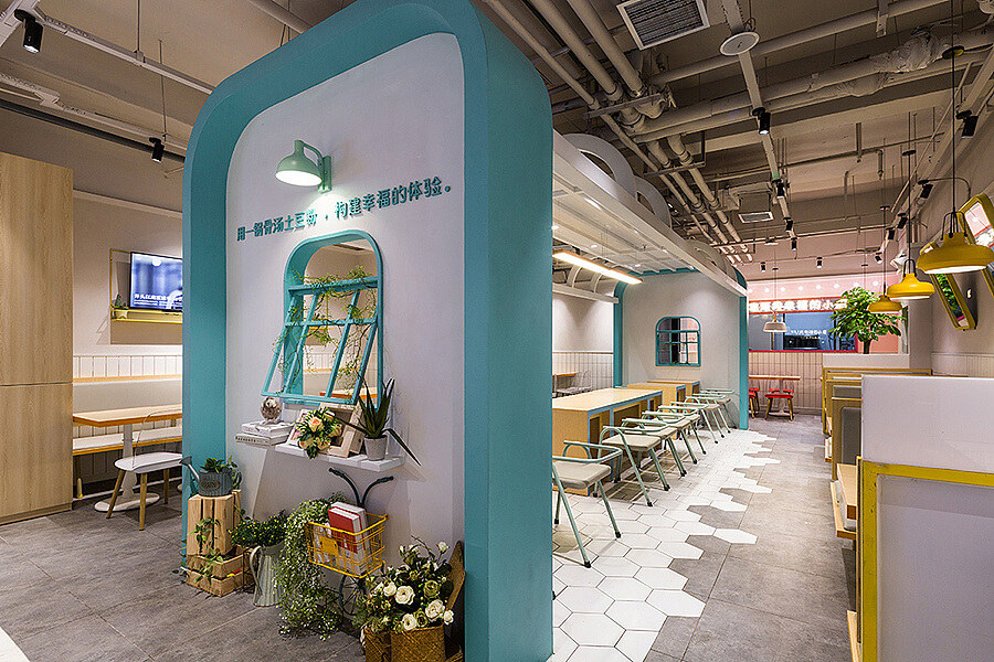 郑州叁肆吾骨汤土豆粉装修公司设计案例