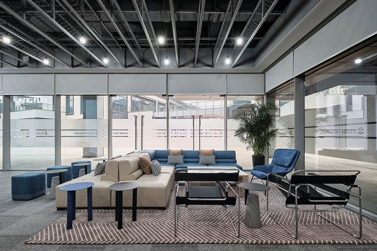 雪浪云科技公司现代极简风办公室装修设计案例(图6) 雪浪云科技公司现代极简风办公室装修设计案例(图6)