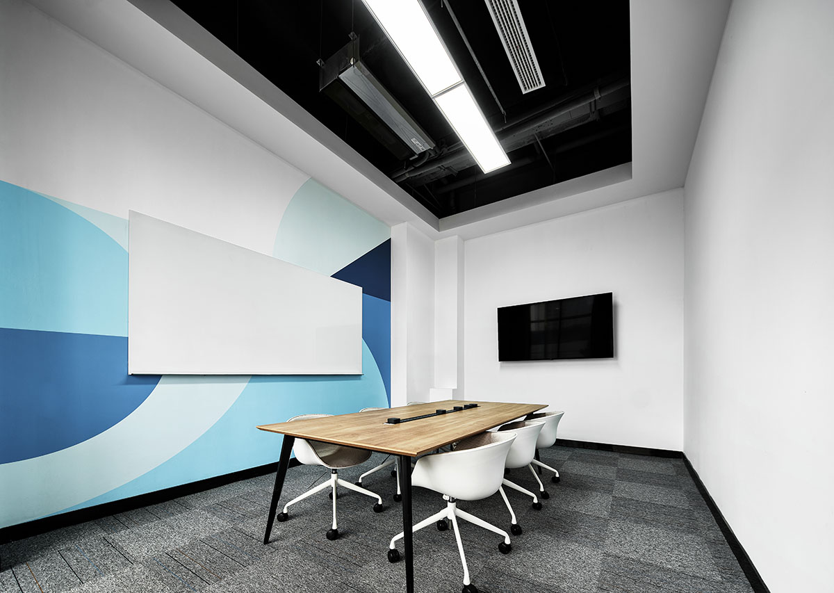 雪浪云科技公司现代极简风办公室装修设计案例(图7) 雪浪云科技公司现代极简风办公室装修设计案例(图7)