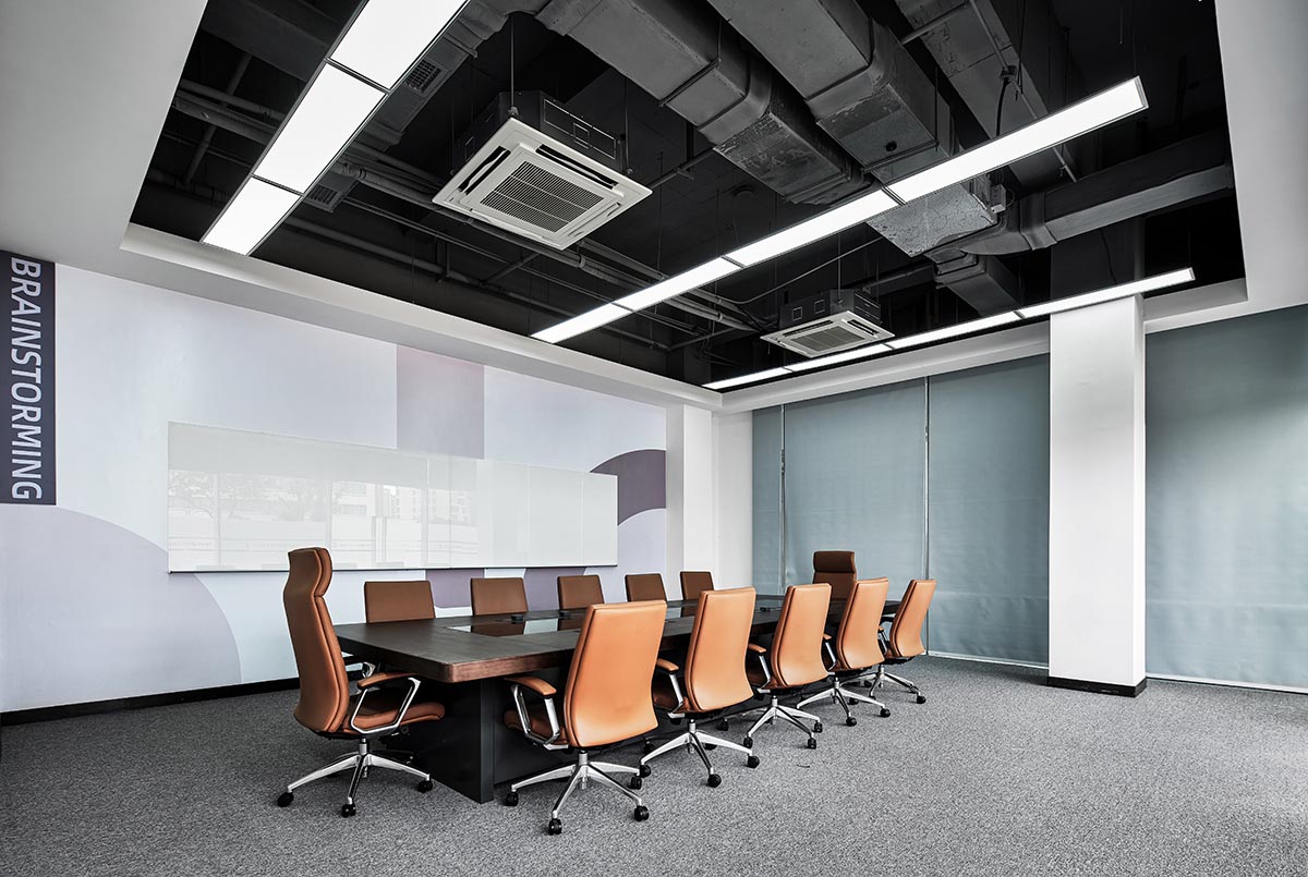 雪浪云科技公司现代极简风办公室装修设计案例(图8) 雪浪云科技公司现代极简风办公室装修设计案例(图8)