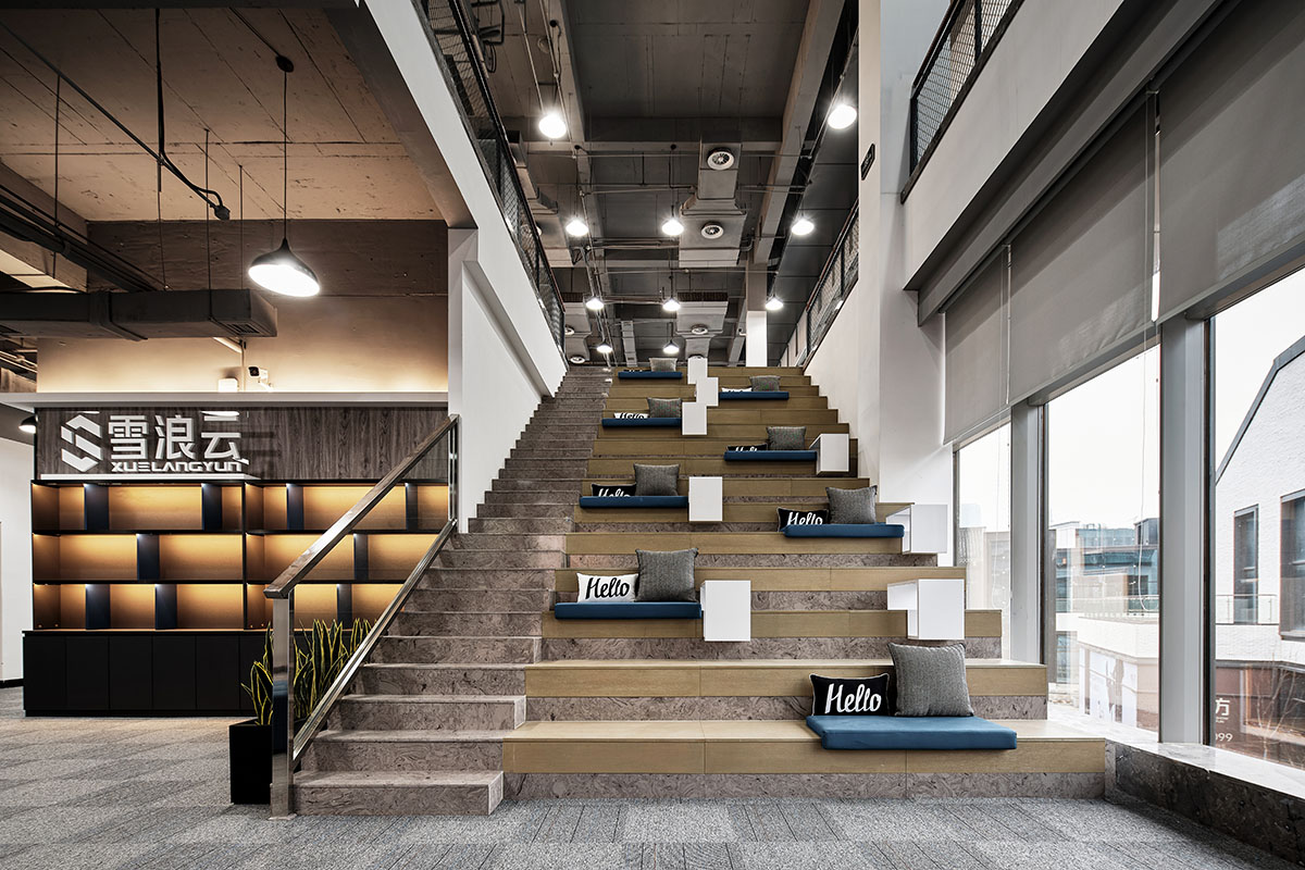 雪浪云科技公司现代极简风办公室装修设计案例(图11) 雪浪云科技公司现代极简风办公室装修设计案例(图11)