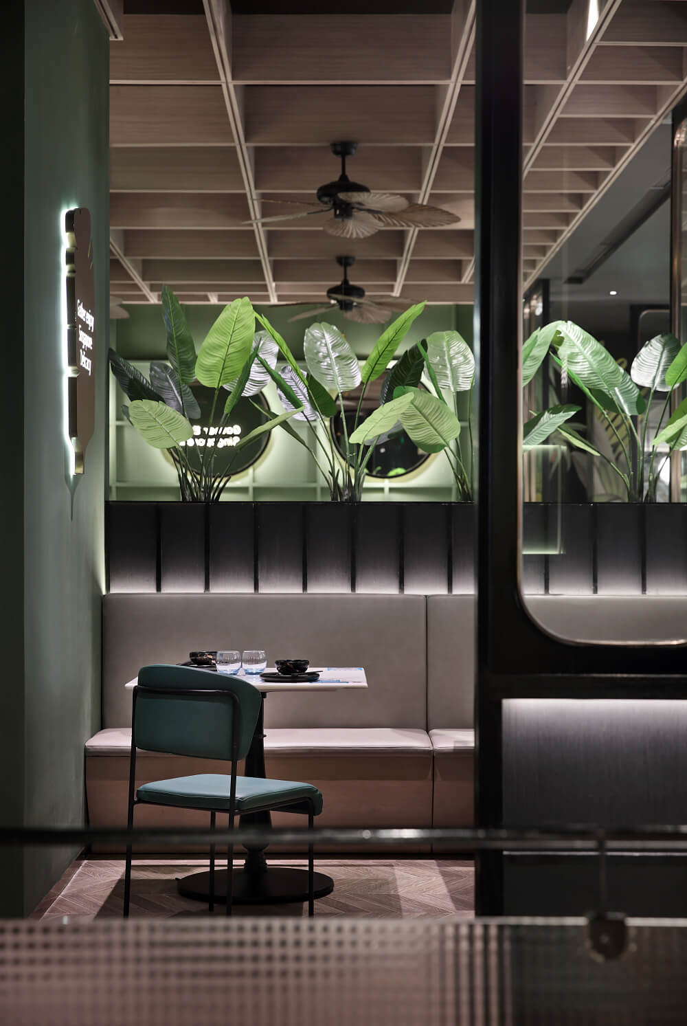 郑州特色餐厅设计公司—新加坡风情餐厅装修案例(图15) 郑州特色餐厅设计公司—新加坡风情餐厅装修案例(图15)