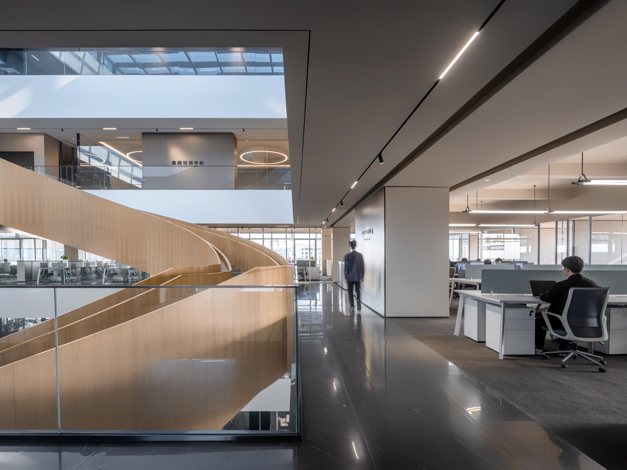 郑州总部办公设计公司游览式办公装修案例(图7) LYCS-Architecture-15.jpg