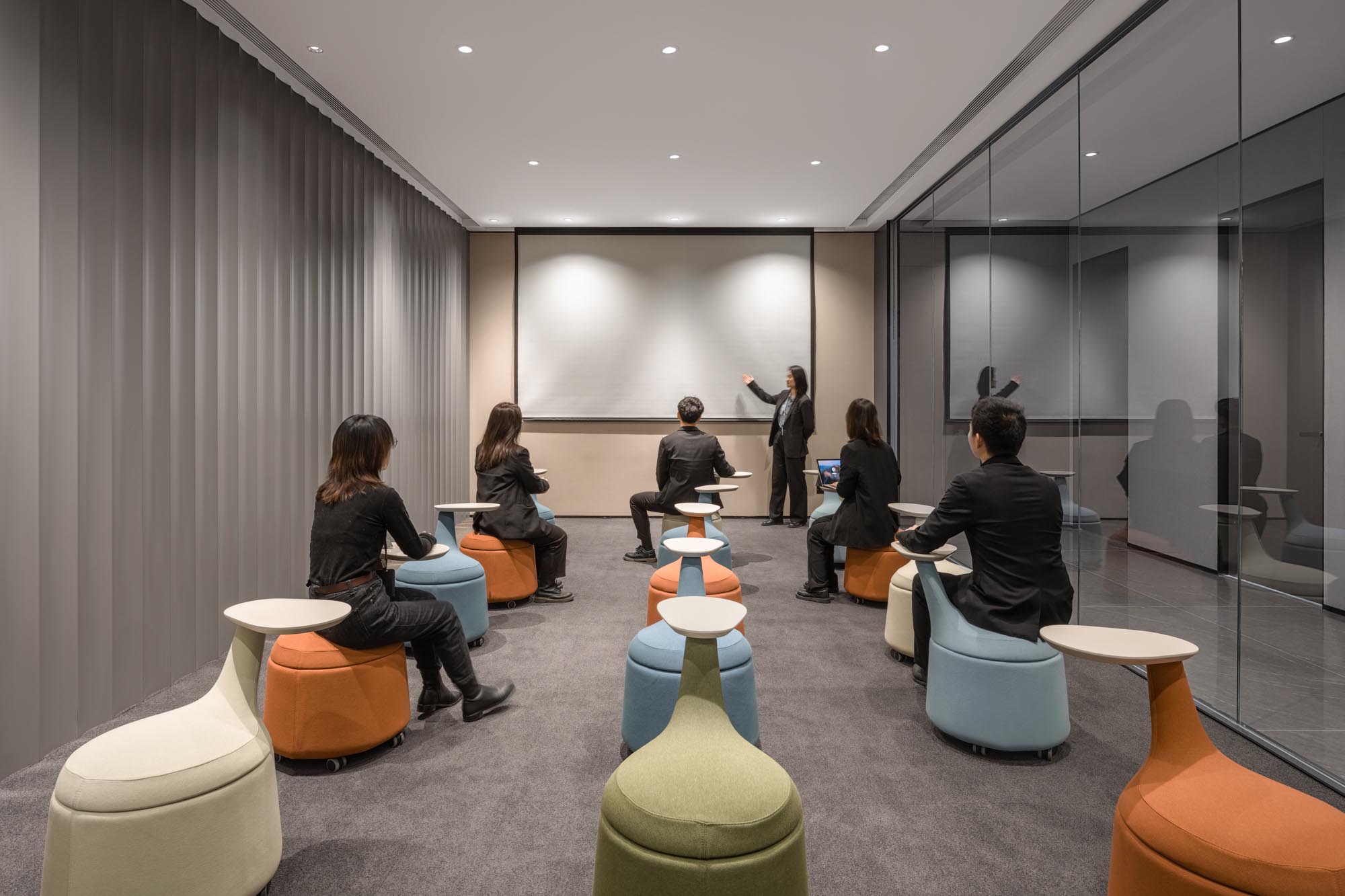 郑州总部办公设计公司游览式办公装修案例(图10) LYCS-Architecture-20.jpg