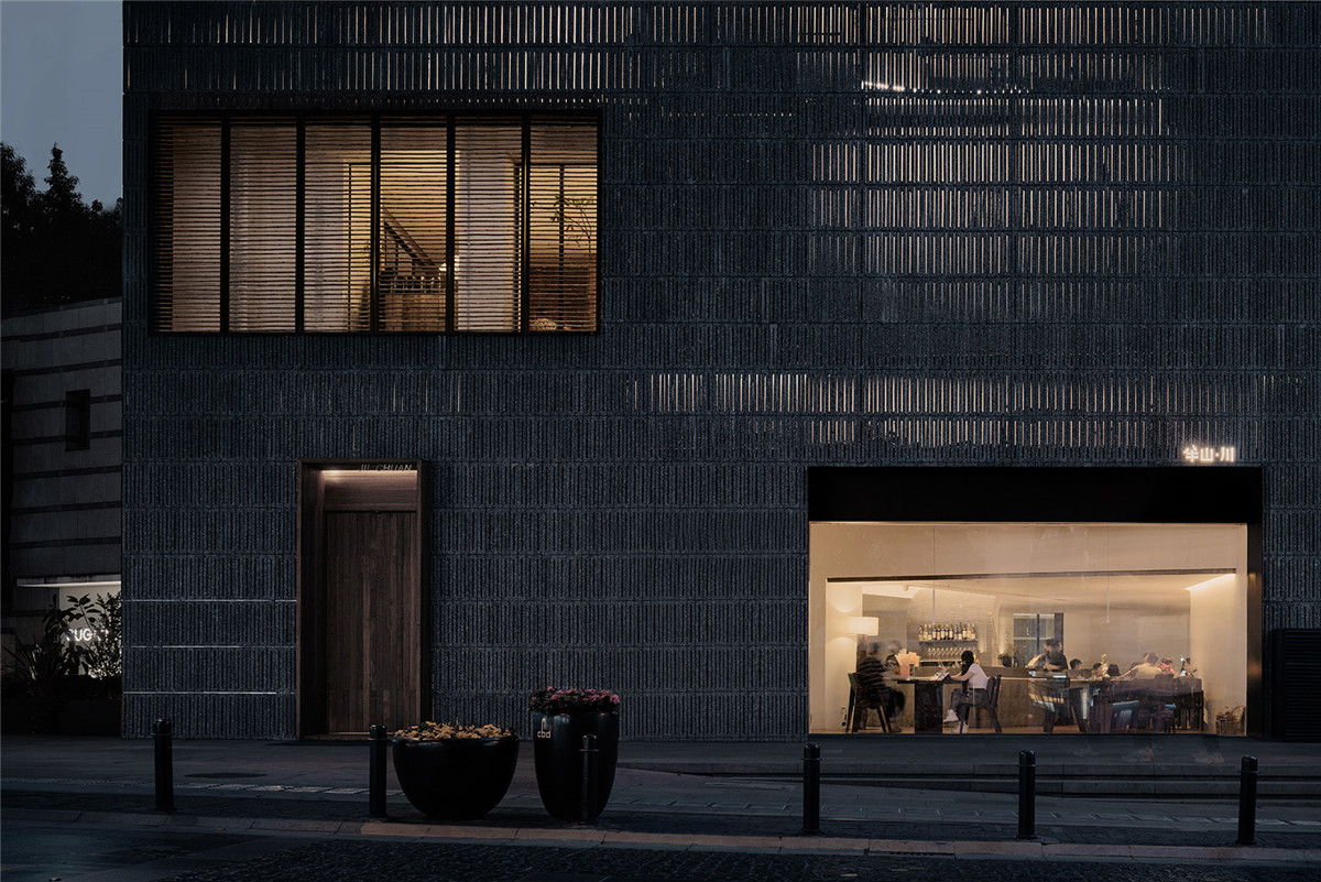 半山川极简艺术风川菜中餐厅装修设计(图1) 9758197_vsszan59617161159135.jpg