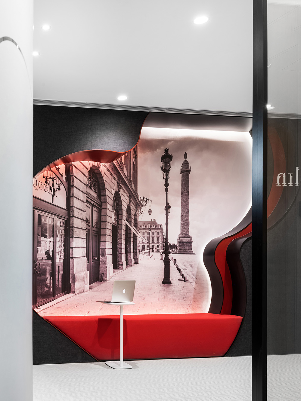 时尚轻奢风500平珠宝公司办公室装修案例(图4) 时尚轻奢风500平珠宝公司办公室装修案例(图4)