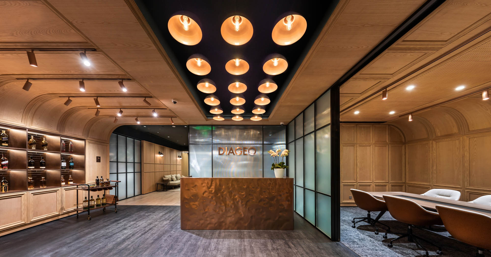 郑州办公室装修公司帝亚吉欧总部办公设计案例(图1) DM_20220728153923_001.jpg