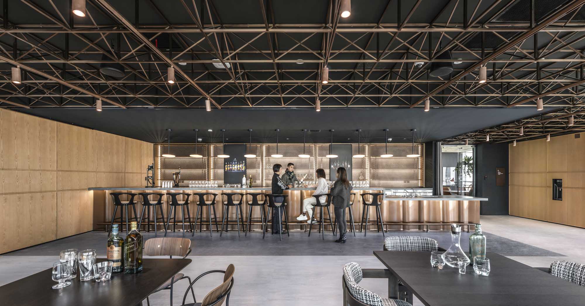 郑州办公室装修公司帝亚吉欧总部办公设计案例(图2) 郑州办公室装修公司帝亚吉欧总部办公设计案例(图2)