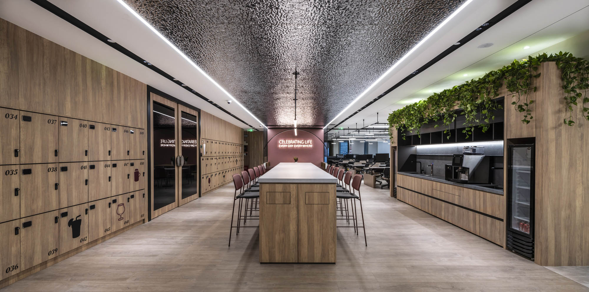 郑州办公室装修公司帝亚吉欧总部办公设计案例(图5) 郑州办公室装修公司帝亚吉欧总部办公设计案例(图5)