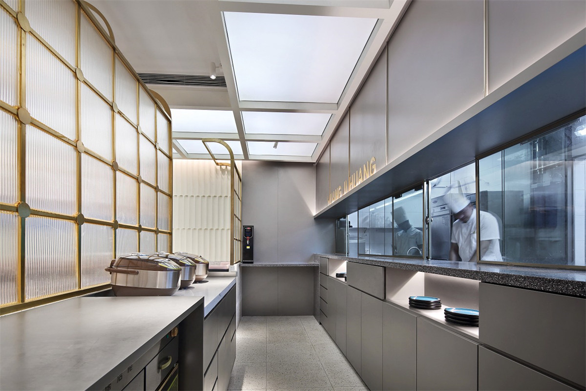 年轻人喜爱的餐饮店面设计:三汁焖锅翻新改造(图10) 年轻人喜爱的餐饮店面设计:三汁焖锅翻新改造(图10)