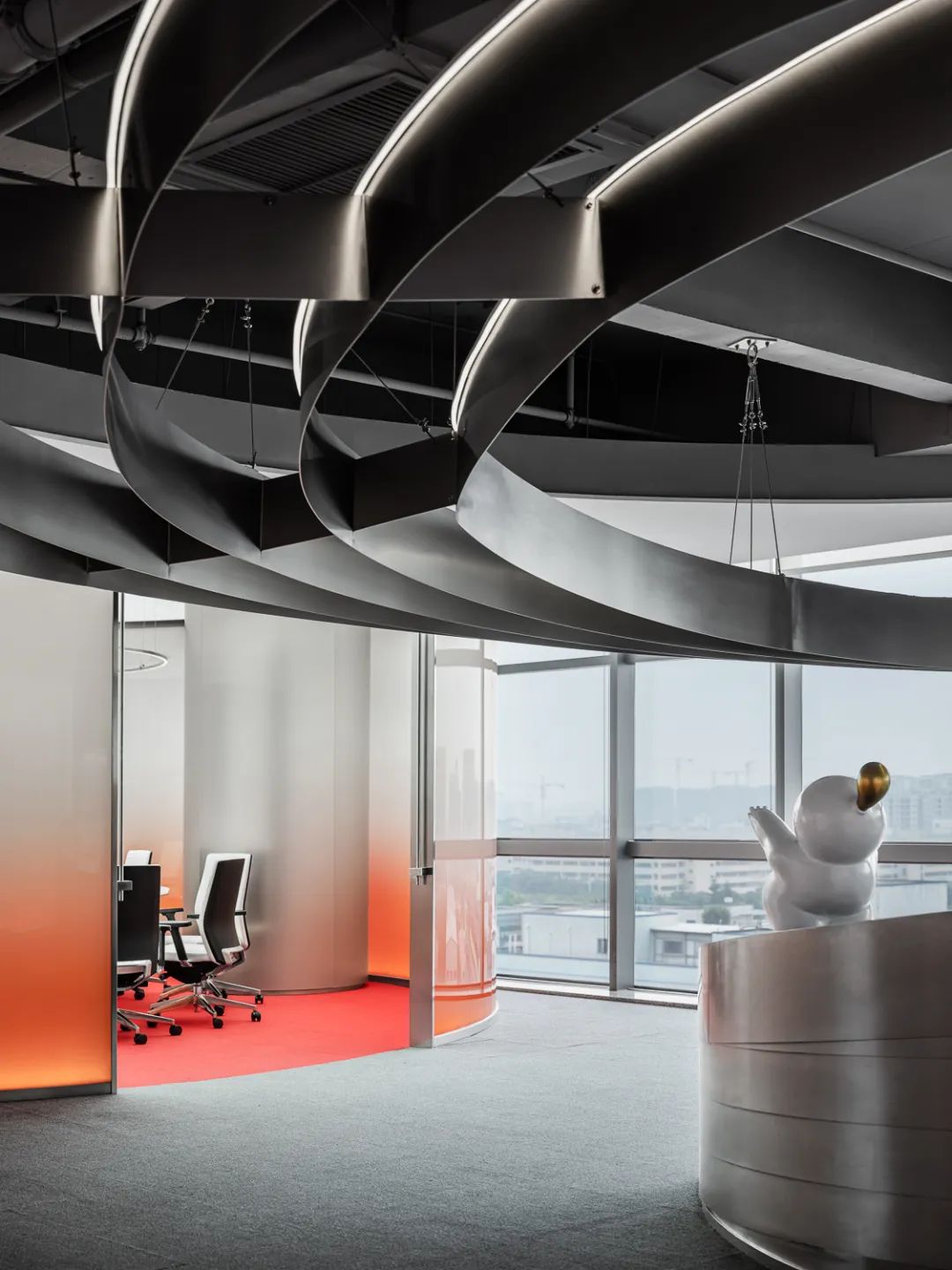 化妆品办公室设计推荐超现实美妆研究所装修案例(图3) 化妆品办公室设计推荐超现实美妆研究所装修案例(图3)