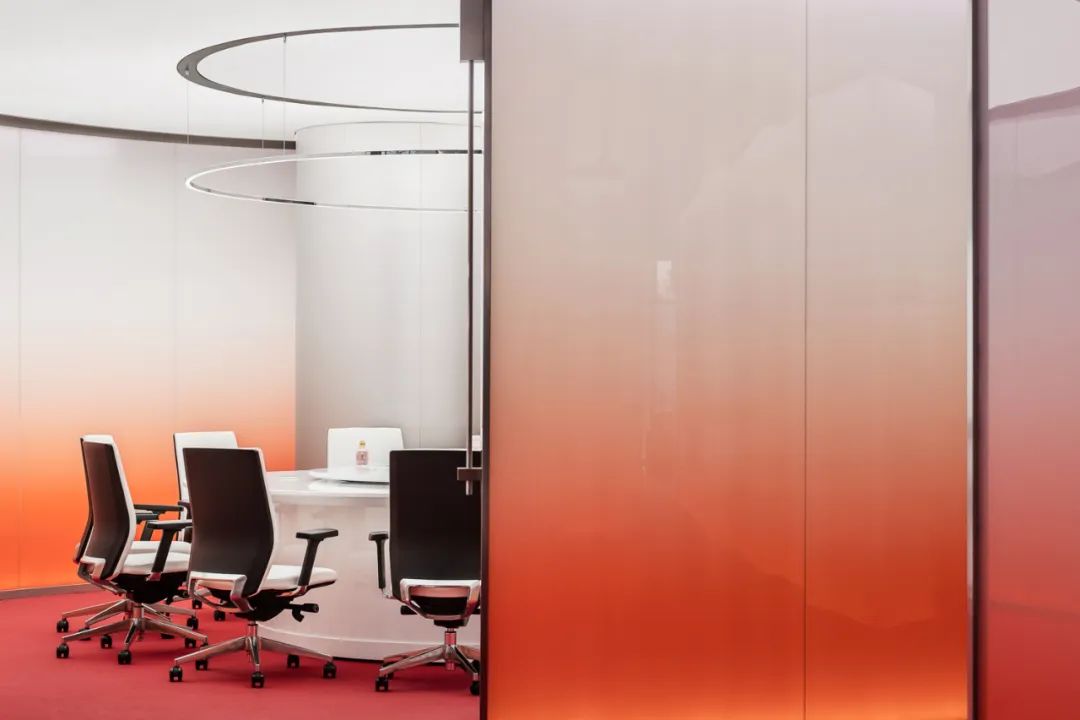 化妆品办公室设计推荐超现实美妆研究所装修案例(图8) 化妆品办公室设计推荐超现实美妆研究所装修案例(图8)