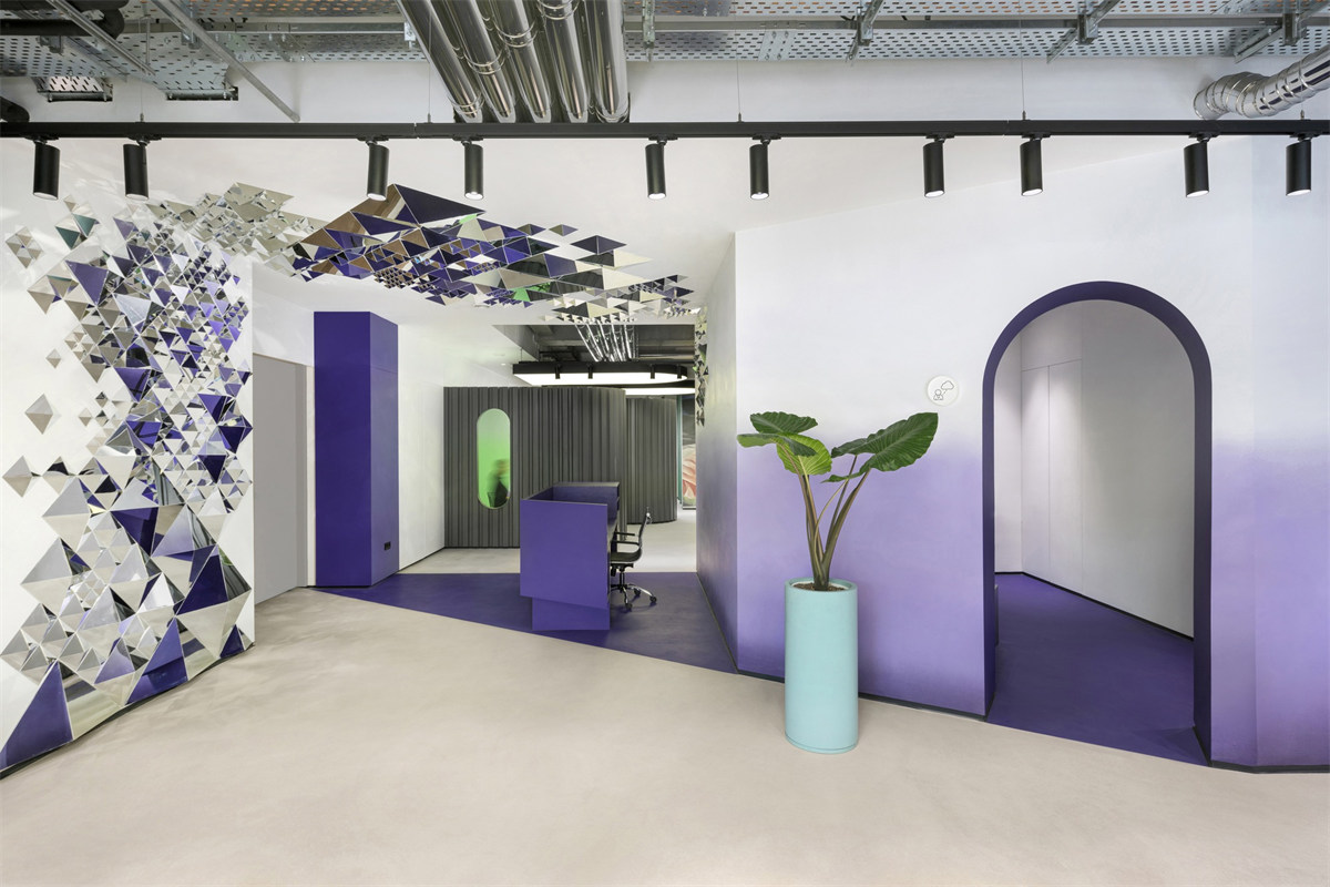 郑州办公室装修推荐时尚靓丽化妆品公司办公设计(图1) 郑州办公室装修推荐时尚靓丽化妆品公司办公设计(图1)