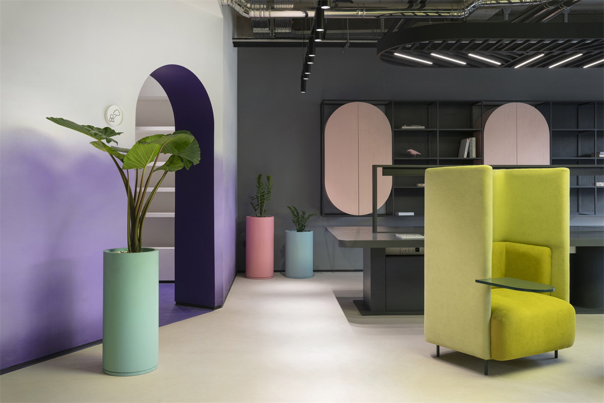 郑州办公室装修推荐时尚靓丽化妆品公司办公设计(图3) 郑州办公室装修推荐时尚靓丽化妆品公司办公设计(图3)