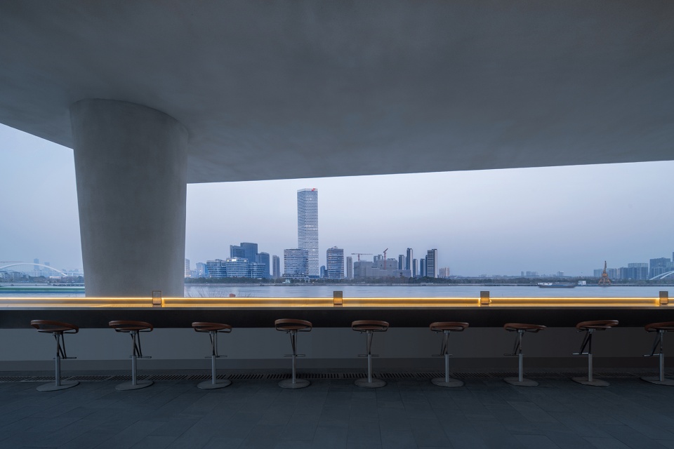 郑州餐厅设计公司西岸美术馆餐厅装修案例(图4) 郑州餐厅设计公司西岸美术馆餐厅装修案例(图4)