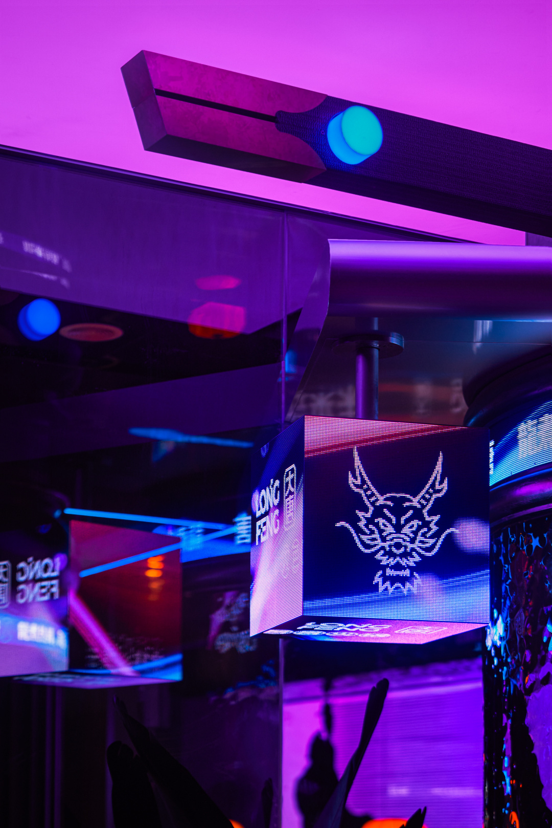 超酷国潮朋克风火锅串串店装修设计案例(图6) 超酷国潮朋克风火锅串串店装修设计案例(图6)