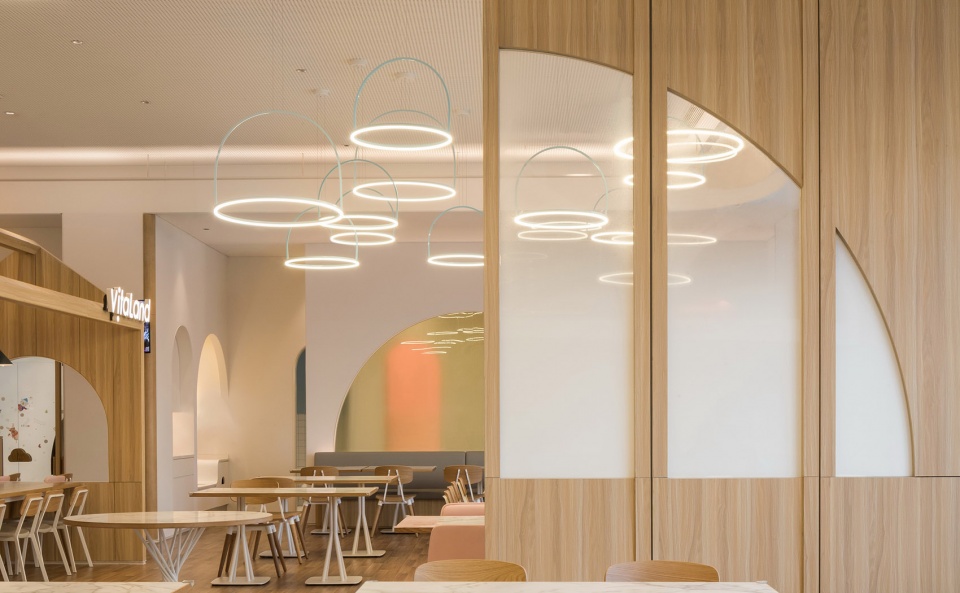 亲子餐厅设计公司维塔兰德亲子餐厅装修案例(图6) 亲子餐厅设计公司维塔兰德亲子餐厅装修案例(图6)