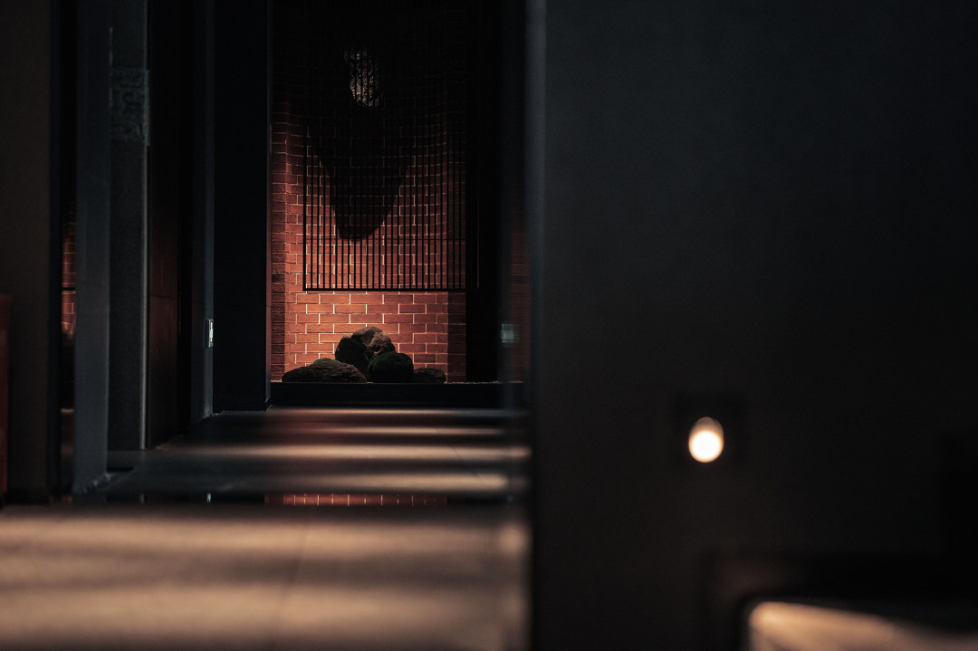 现代极简与中式混搭风商务中餐厅装修设计案例(图7) 现代极简与中式混搭风商务中餐厅装修设计案例(图7)