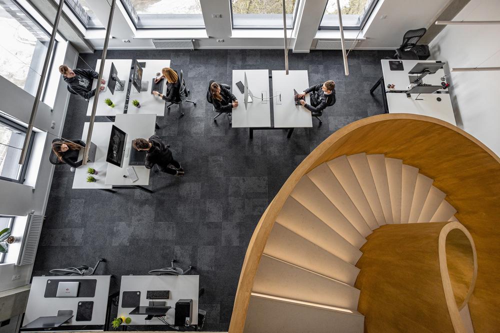 郑州金博大推荐时尚多彩软件公司办公室装修案例(图3) 郑州金博大推荐时尚多彩软件公司办公室装修案例(图3)