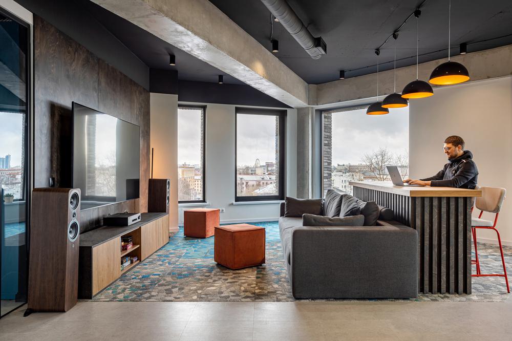 郑州金博大推荐时尚多彩软件公司办公室装修案例(图7) 郑州金博大推荐时尚多彩软件公司办公室装修案例(图7)