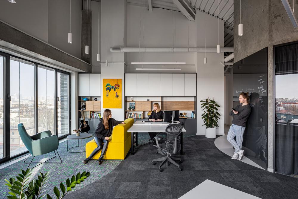 郑州金博大推荐时尚多彩软件公司办公室装修案例(图6) 郑州金博大推荐时尚多彩软件公司办公室装修案例(图6)