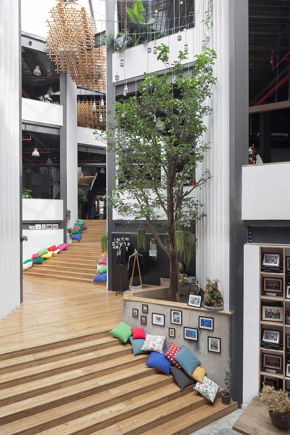 郑州办公室装修公司马蜂窝总部办公装修案例(图3) 郑州办公室装修公司马蜂窝总部办公装修案例(图3)