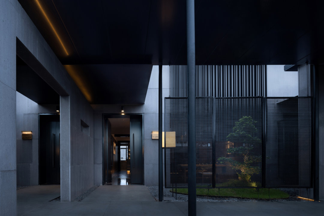 郑州酒楼设计公司推荐私厨粤菜酒楼装修案例(图2) 064601_62ec4c293f3d58573.jpg