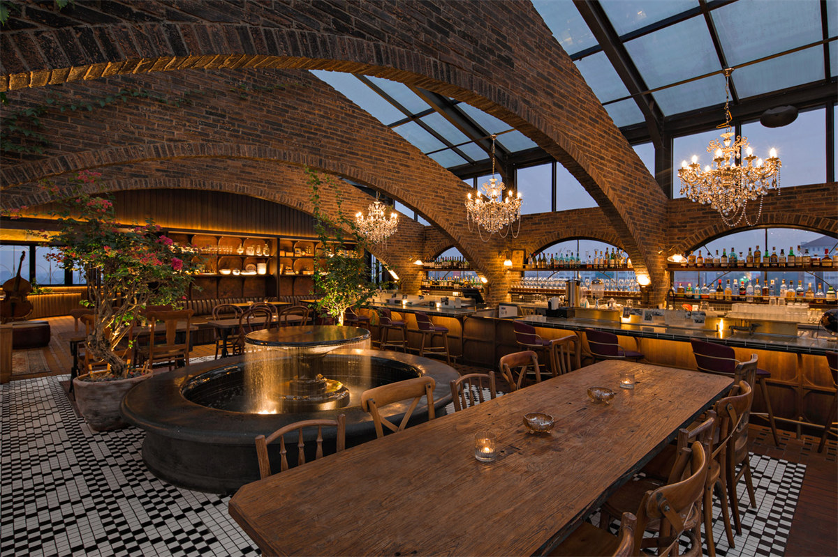 复古怀旧风Aom餐厅酒馆装修设计案例(图5) 复古怀旧风Aom餐厅酒馆装修设计案例(图5)