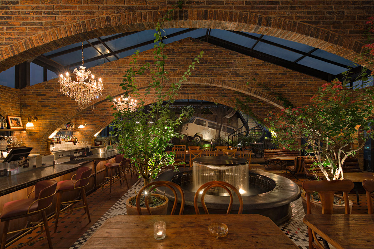 复古怀旧风Aom餐厅酒馆装修设计案例(图6) 复古怀旧风Aom餐厅酒馆装修设计案例(图6)