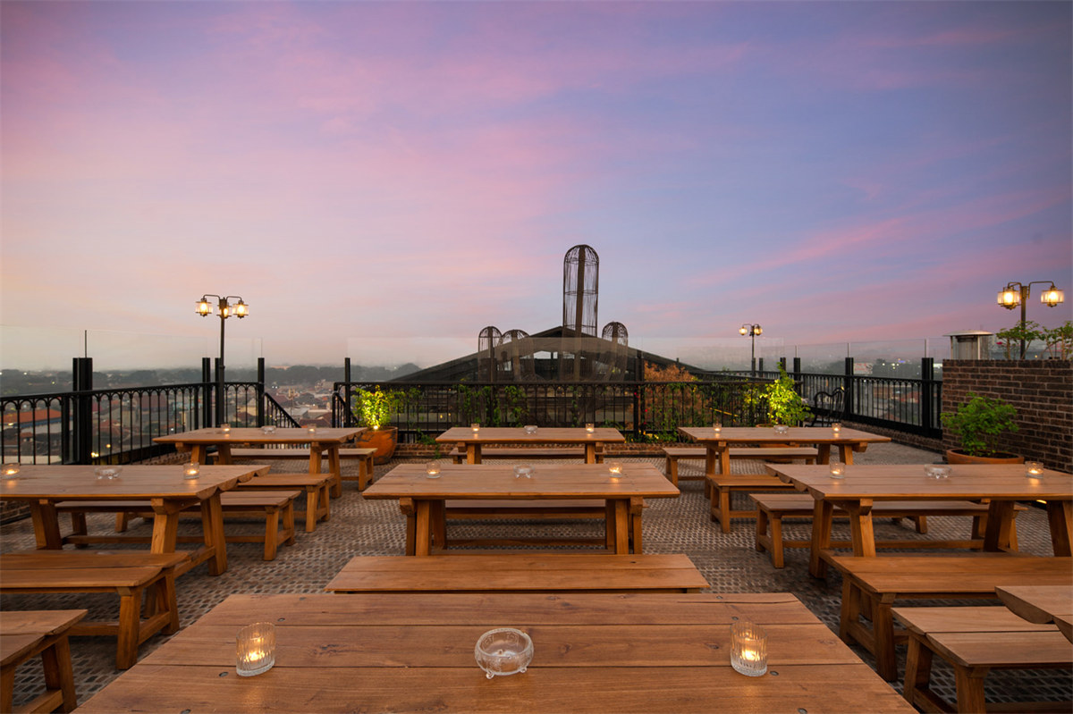 复古怀旧风Aom餐厅酒馆装修设计案例(图10) 9956827_vsszan1507612416031614.jpg