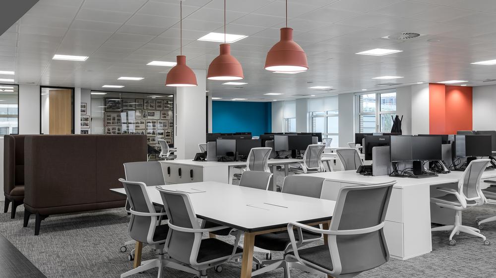 灵动多元的保险中介机构办公室装修设计方案(图7) 灵动多元的保险中介机构办公室装修设计方案(图7)