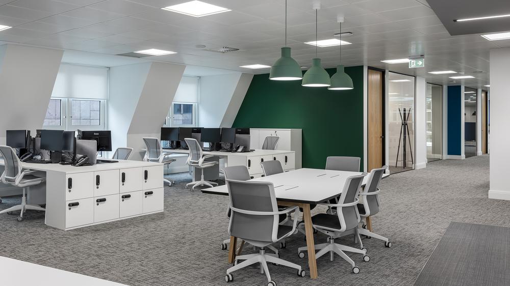 灵动多元的保险中介机构办公室装修设计方案(图5) 灵动多元的保险中介机构办公室装修设计方案(图5)