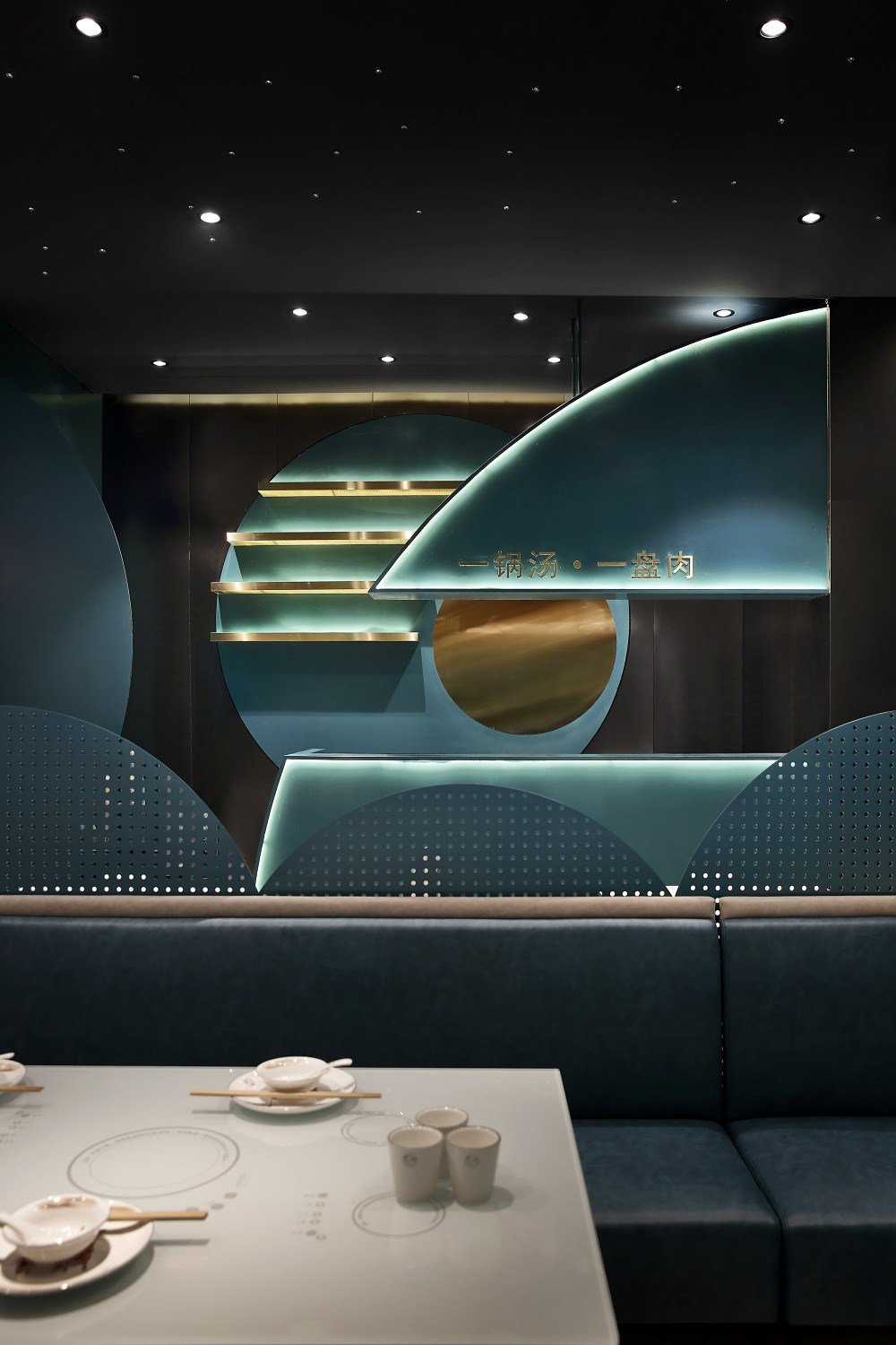 郑州火锅店设计推荐小肥羊特色火锅店装修实景图(图4) 郑州火锅店设计推荐小肥羊特色火锅店装修实景图(图4)