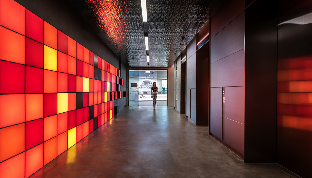 以像素为主题的GLP数据中心办公室装修设计案例(图9) Popoffices-GLP-Shanghai-MMoser-02-1k.jpg