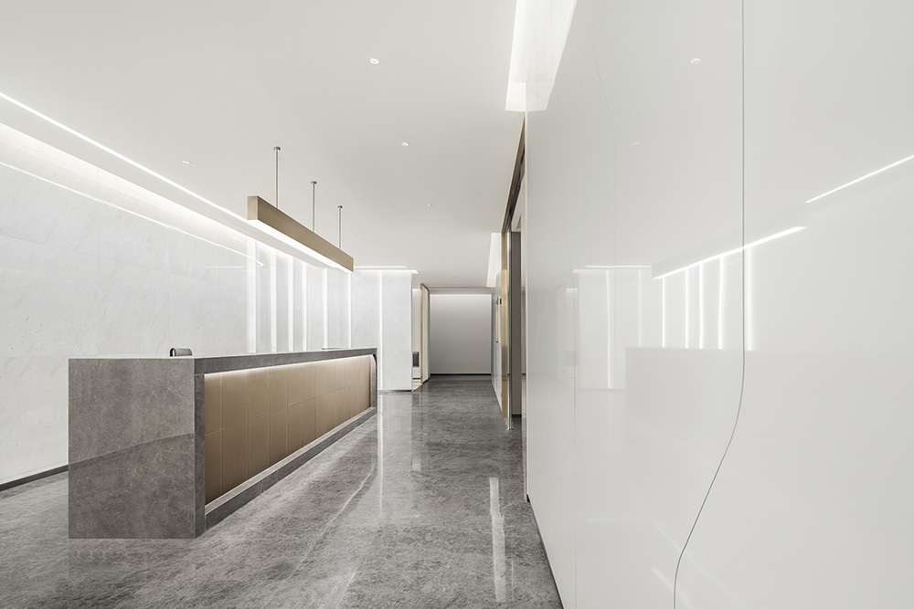 2000平现代大气的正大侨商地产公司办公室装修(图2) 2000平现代大气的正大侨商地产公司办公室装修(图2)