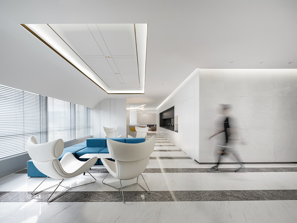 2000平现代大气的正大侨商地产公司办公室装修(图3) 2000平现代大气的正大侨商地产公司办公室装修(图3)