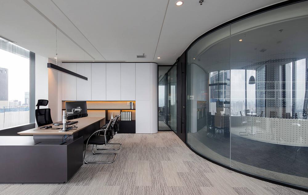简约时尚的汉诺威再保险公司办公室装修设计(图10) 简约时尚的汉诺威再保险公司办公室装修设计(图10)