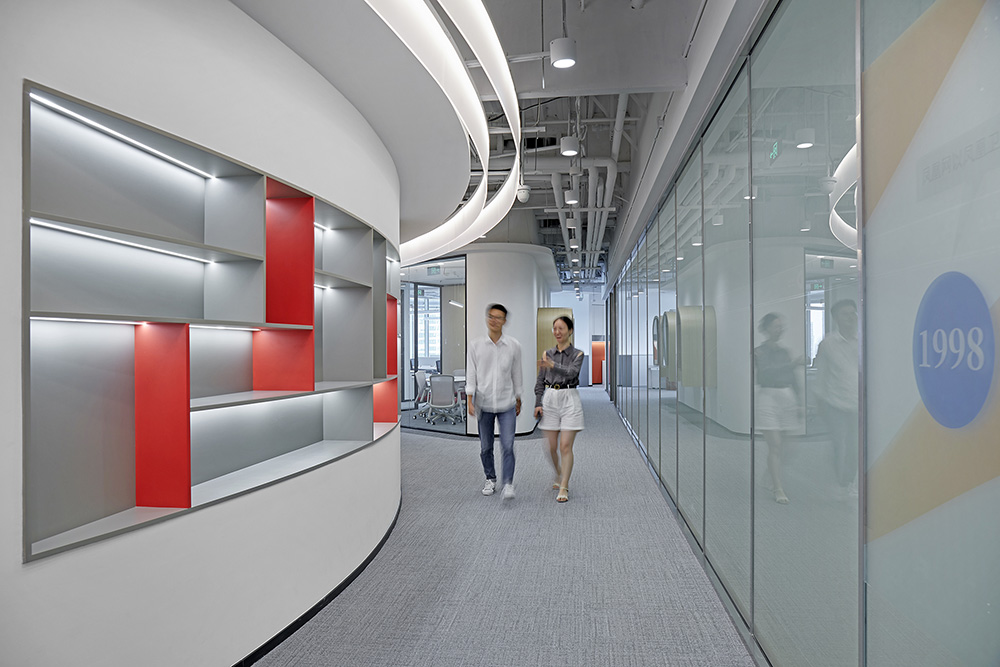 上海凤凰网新媒体传媒公司办公室装修设计案例(图3) 上海凤凰网新媒体传媒公司办公室装修设计案例(图3)