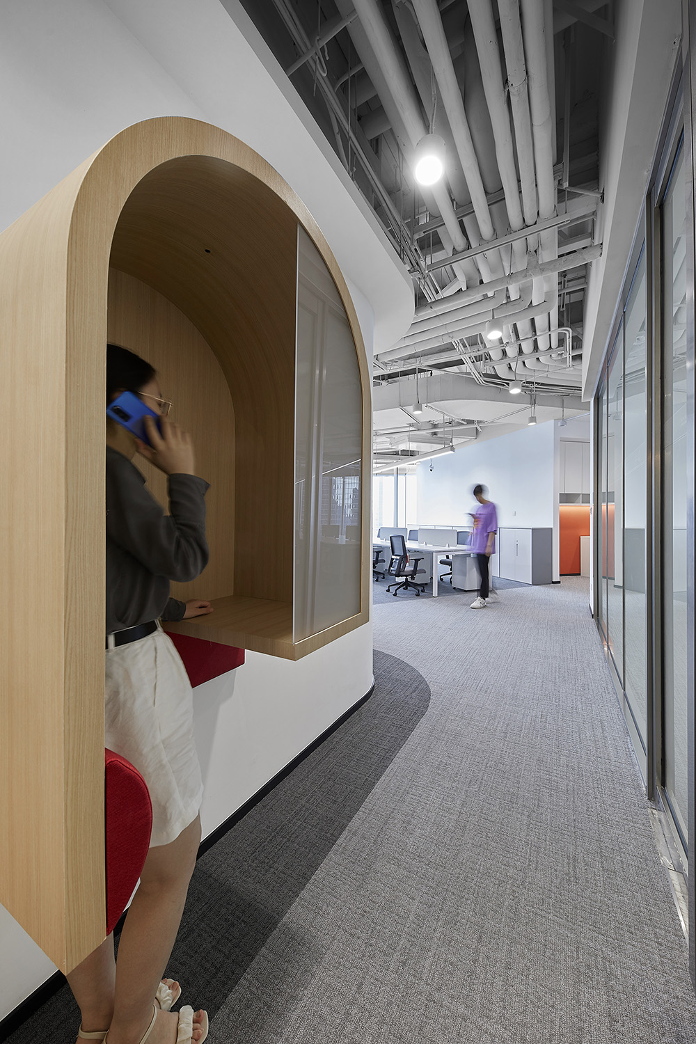 上海凤凰网新媒体传媒公司办公室装修设计案例(图5) 上海凤凰网新媒体传媒公司办公室装修设计案例(图5)