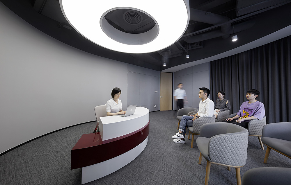 上海凤凰网新媒体传媒公司办公室装修设计案例(图8) 上海凤凰网新媒体传媒公司办公室装修设计案例(图8)