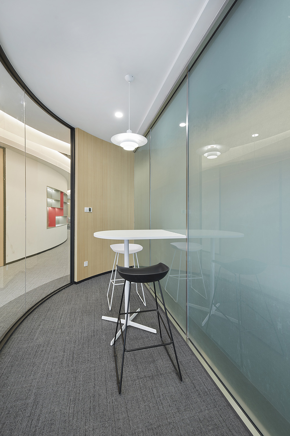 上海凤凰网新媒体传媒公司办公室装修设计案例(图11) 上海凤凰网新媒体传媒公司办公室装修设计案例(图11)