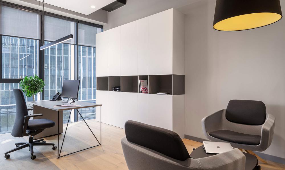 简约大气的建筑工程公司办公室装修设计案例(图4) 简约大气的建筑工程公司办公室装修设计案例(图4)