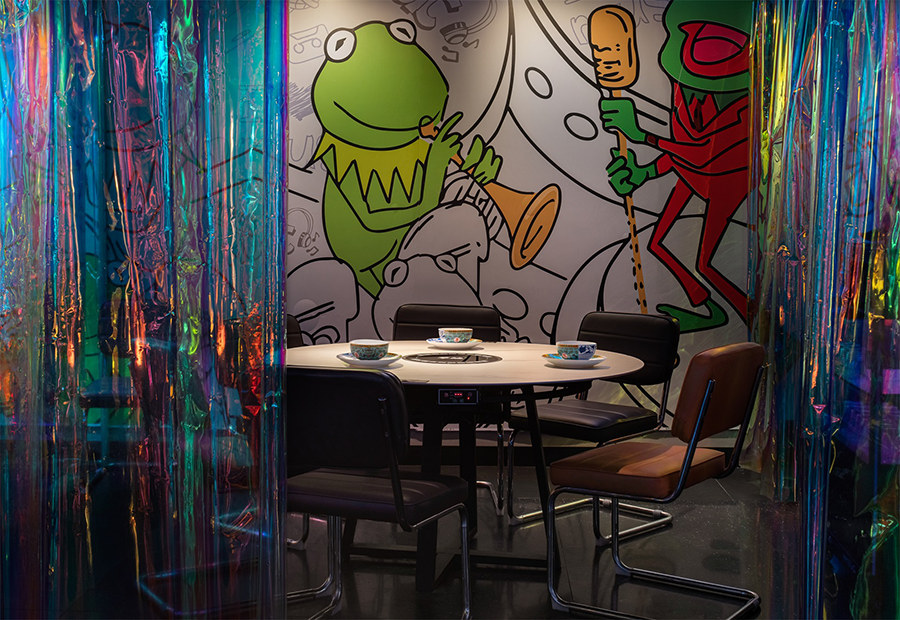 时尚潮酷赛博朋克风牛蛙火锅店装修设计方案(图5) 时尚潮酷赛博朋克风牛蛙火锅店装修设计方案(图5)