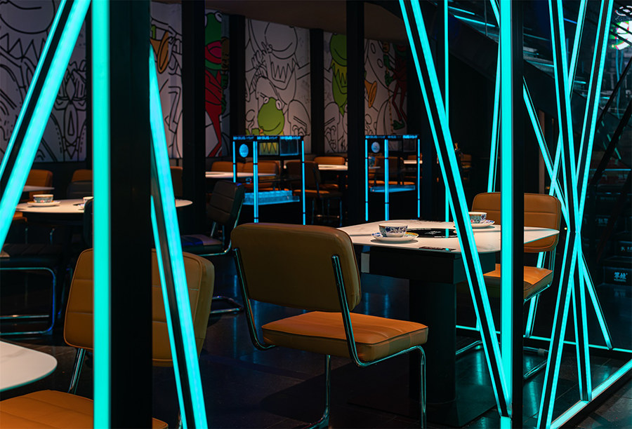 时尚潮酷赛博朋克风牛蛙火锅店装修设计方案(图4) 时尚潮酷赛博朋克风牛蛙火锅店装修设计方案(图4)