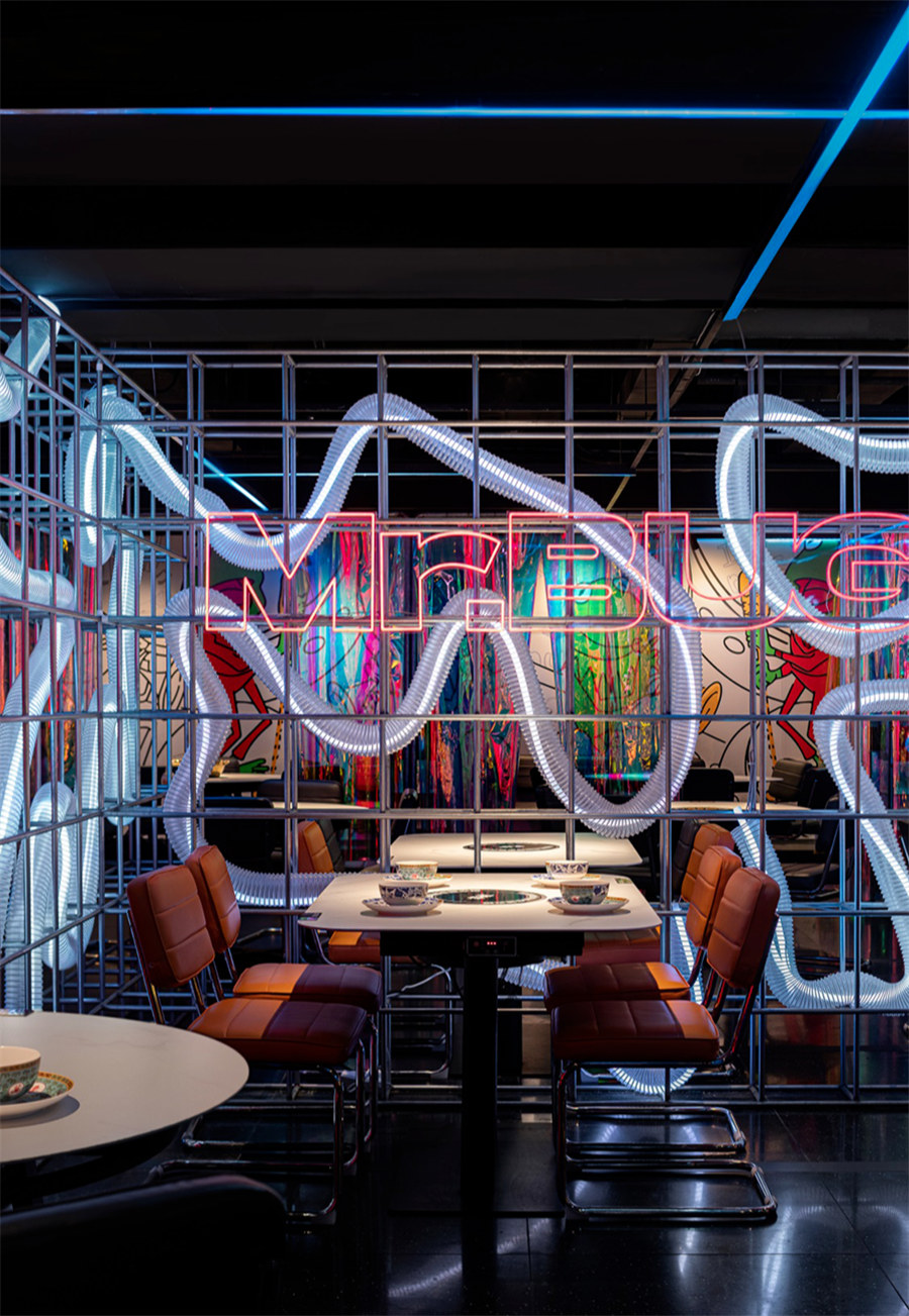 时尚潮酷赛博朋克风牛蛙火锅店装修设计方案(图6) 时尚潮酷赛博朋克风牛蛙火锅店装修设计方案(图6)