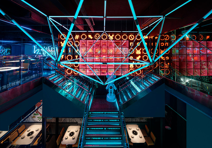 时尚潮酷赛博朋克风牛蛙火锅店装修设计方案(图7) 时尚潮酷赛博朋克风牛蛙火锅店装修设计方案(图7)