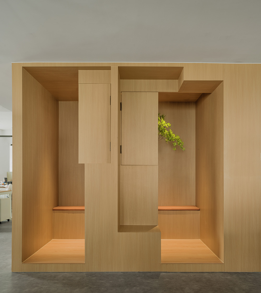 郑州办公室装修推荐红鹤集团办公室设计案例(图5) 郑州办公室装修推荐红鹤集团办公室设计案例(图5)