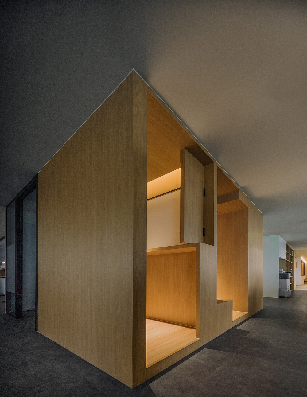 郑州办公室装修推荐红鹤集团办公室设计案例(图12) 郑州办公室装修推荐红鹤集团办公室设计案例(图12)