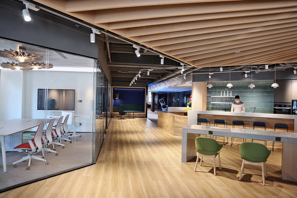 青岛睿玺工业制造企业总部办公室装修设计(图3) 青岛睿玺工业制造企业总部办公室装修设计(图3)