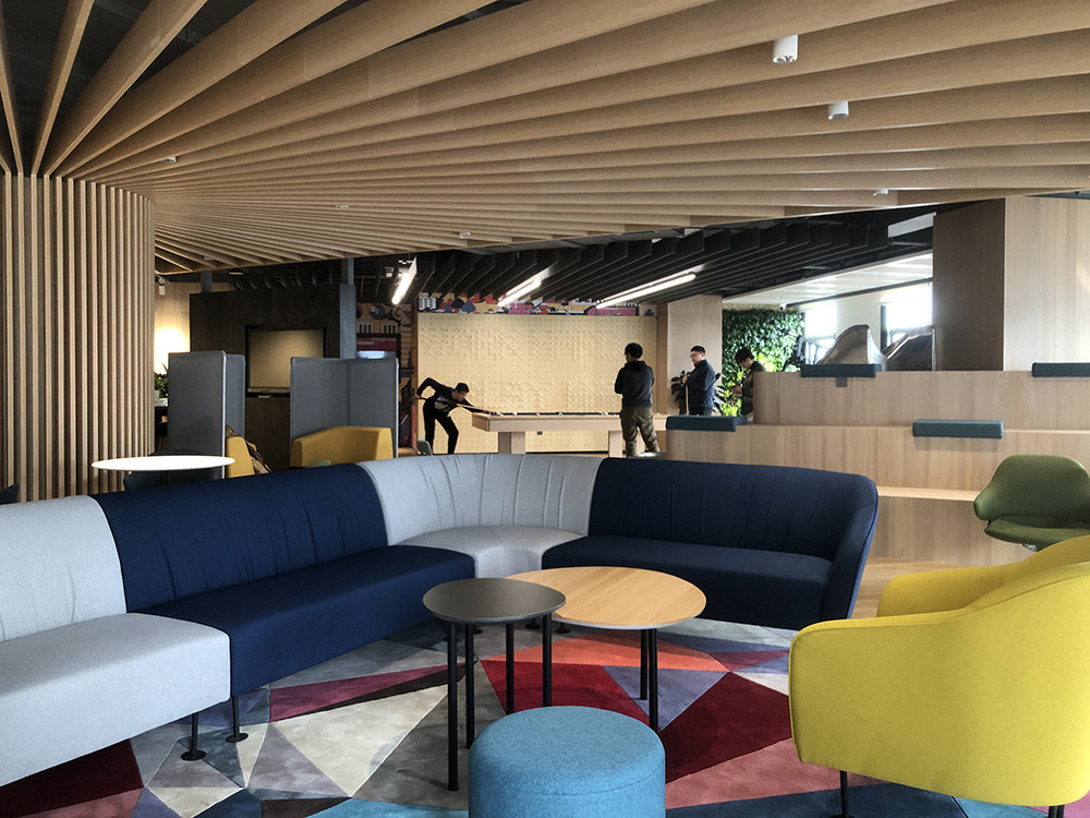 青岛睿玺工业制造企业总部办公室装修设计(图4) 青岛睿玺工业制造企业总部办公室装修设计(图4)